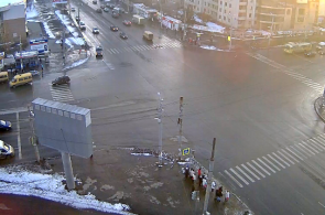Перекресток улицы Молодогвардейцев и Комсомольского проспекта в Челябенске