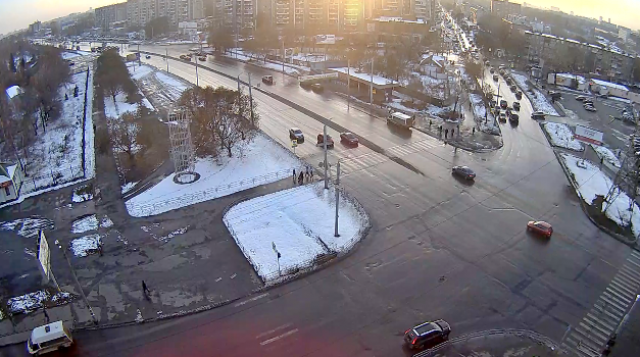 Перекресток проспекта Комарова - ул. Салютная. Челябинск веб камера онлайн