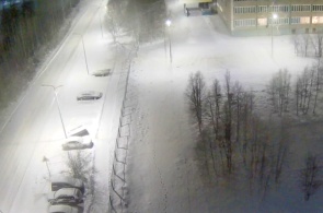 Улица Южная. Школа. Ракурс 2. Веб-камеры Оленегорска онлайн