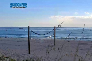 Пляжный клуб Schooners веб камера онлайн