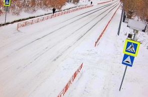 Перекресток Иващенко и Строителей. Ракурс 2. Веб-камеры Железногорск-Илимский онлайн