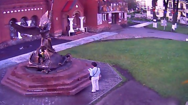 Скульптура Архангела Михаила. Минск веб камера онлайн