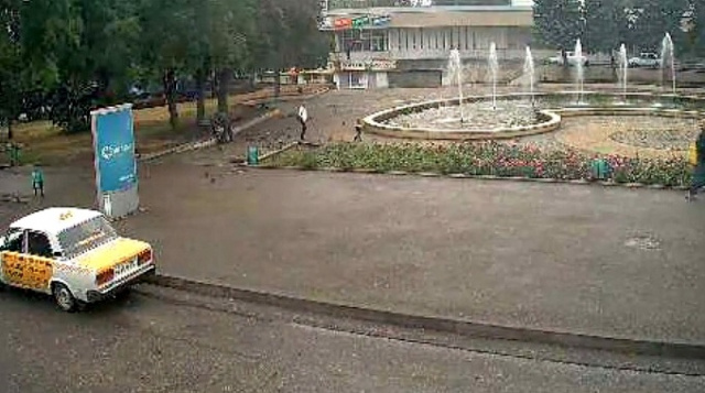 Фонтан у центра Подкова. Пятигорск в режиме реального времени