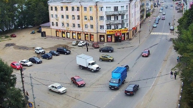Перекресток улиц пл. Ленина и Дзержинсконго. Веб-камеры Бологого онлайн