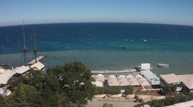 Вид на пляж из отеля «Ореанда». Веб камеры Ялты онлайн