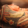 В Египте нашли мумии с золотыми языками и странными аксессуарами