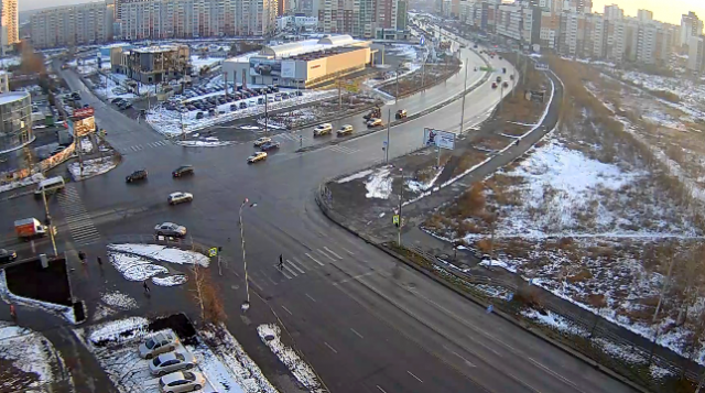 Перекресток улиц Братьев Кашириных - Салавата Юлаева веб камера онлайн