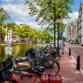 Амстердам столкнулся с серьезной проблемой – на улицах переизбыток велосипедов, по мостам из-за стихийных парковок затруднен проход 
