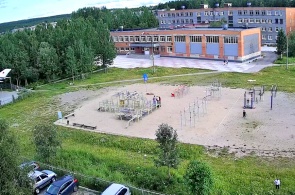Спортивная площадка у школы №3. Веб-камеры Полярные Зори