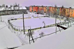 Спортивная площадка у школы №1. Веб-камеры Медвежьегорска онлайн