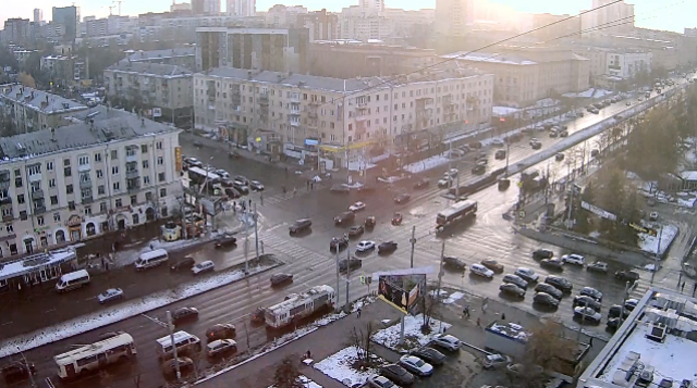 Перекресток  проспекта Ленина - улицы Энгельса. Челябинск онлайн