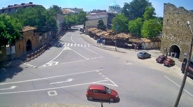 Перекресток улиц Матвеева и Караева веб камера онлайн