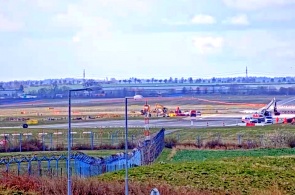 Международный аэропорт, взлетная полоса. Веб-камеры Праги