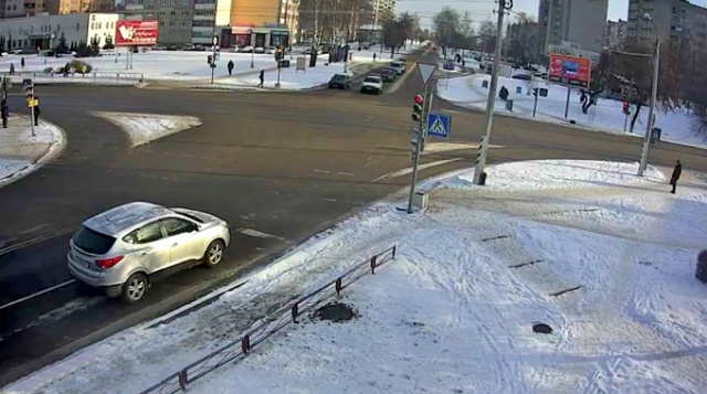 Веб камера на оживленном перекрестке города Борисова