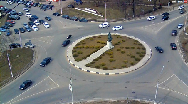 Памятник святому Дмитрию Солунскому. Веб-камеры Дмитрова онлайн