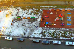 Детская площадка на Братьев Кашириных 116. Челябинск веб камера онлайн