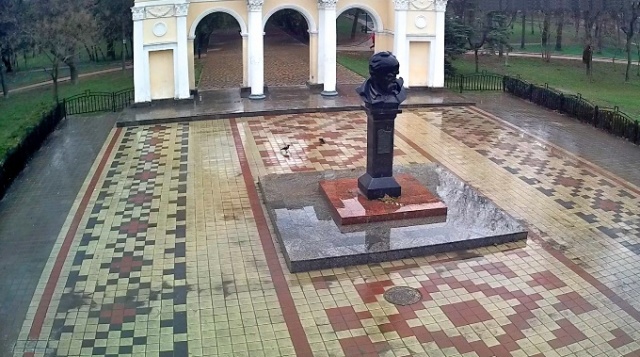 Памятник Тарасу Шевченко. Симферополь веб камера онлайн