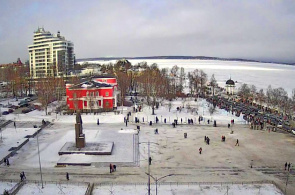 Площадь Советская, памятник Куусинену. Веб камеры Петрозаводска онлайн
