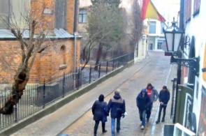 Узких улицы старой Риги в режиме реального времени
