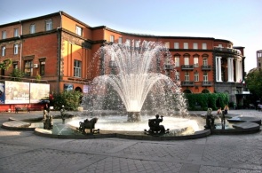 Площадь Шарля Азнавура, фонтан. Ереван веб камера онлайн