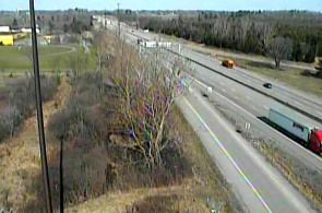 Веб камера с видом на шоссе 401 рядом с бульваром сэра Джона Макдональда