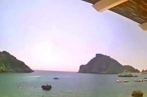 Палеокастрица. Пляж у кафе Akron Beach Bar. Веб-камеры Корфу онлайн